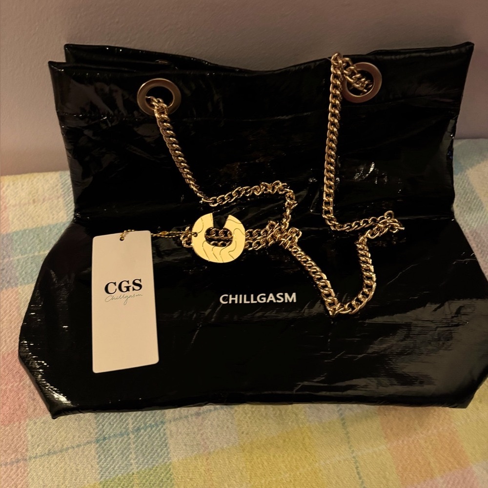 New Chillgasm Classic rarBlack and Gold Chain Shoulder Bag rare collection item - Picture 5 of 8
